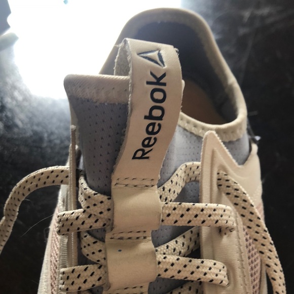 Reebok shoes 8.5 - Picture 1 of 5